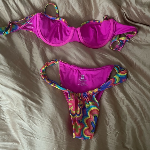 Blackbough Swimsuit in Sour slush - Picture 7 of 9